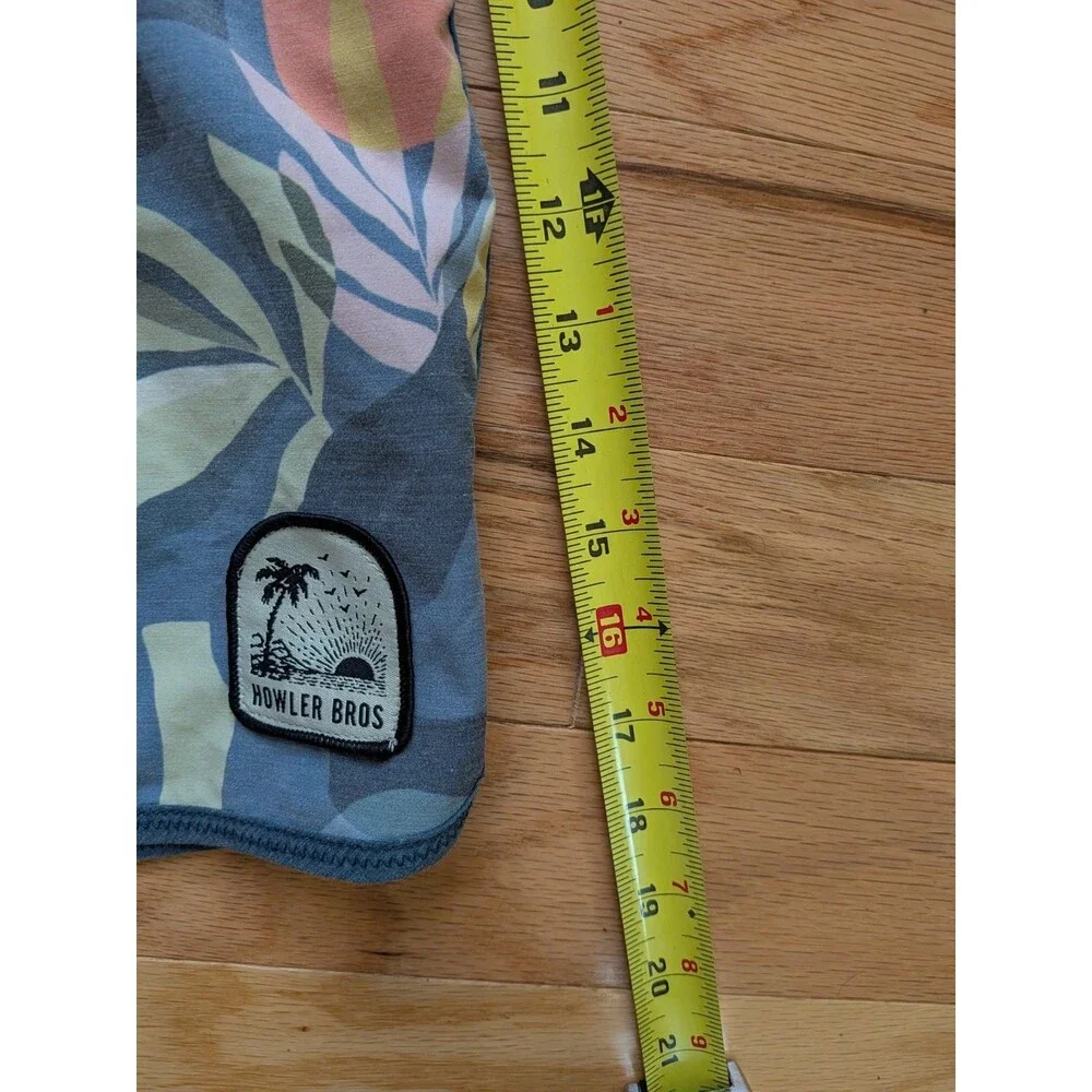 Howler Brothers Stretch Bruja Boardshorts Size 30 Geometric Floral Tropical